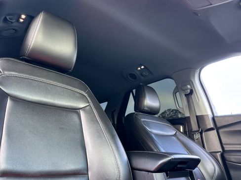 Used 2022 Ford Explorer XLT w/ Equipment Group 202A image 17