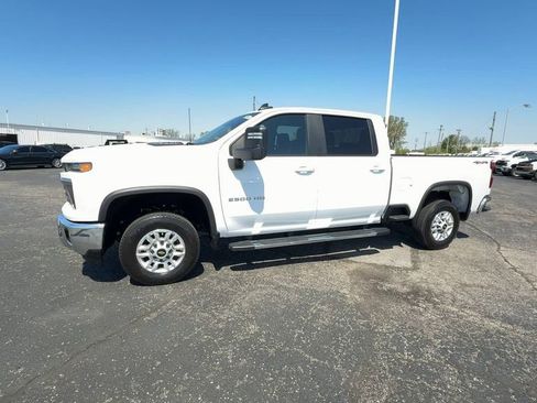 Used 2025 Chevrolet Silverado 2500 LT w/ Convenience Package AWD/4WD image 4