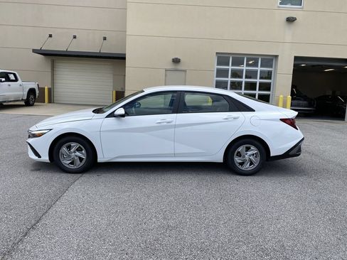 New 2026 Hyundai Elantra SE FWD image 5