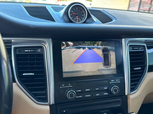 Used 2017 Porsche Macan AWD/4WD image 19