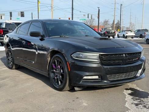 Used 2016 Dodge Charger SXT image 2