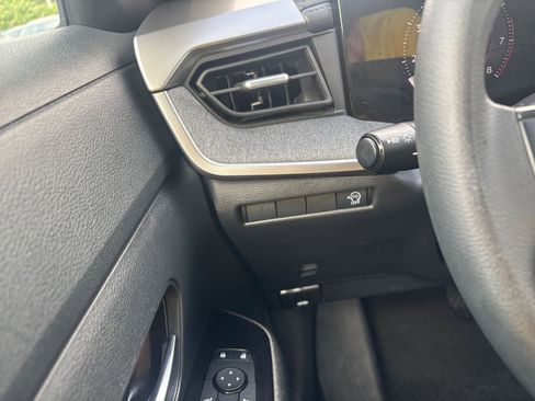 Used 2025 Nissan Kicks SV image 32