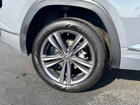 Used 2022 Volkswagen Atlas Cross Sport SEL R-Line AWD/4WD image 9