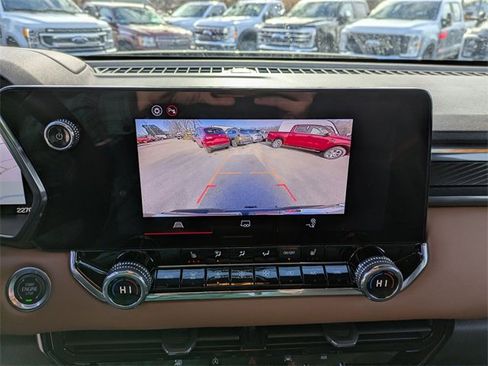 Used 2025 GMC Canyon AT4 image 12