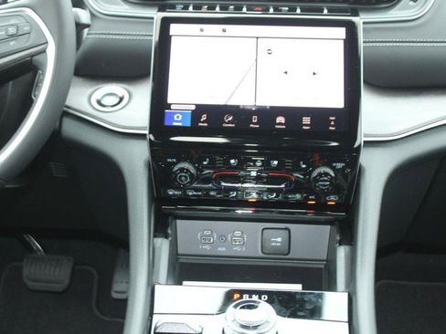 New 2025 Jeep Grand Cherokee L Limited w/ Luxury Tech Group II AWD/4WD image 7