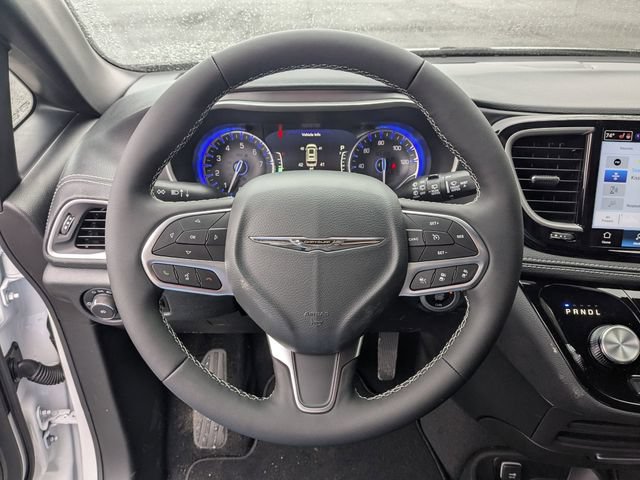 New 2026 Chrysler Pacifica Select AWD/4WD image 14