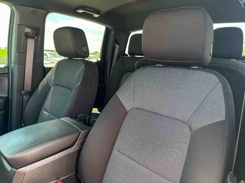 Used 2025 Chevrolet Colorado W/T RWD image 14