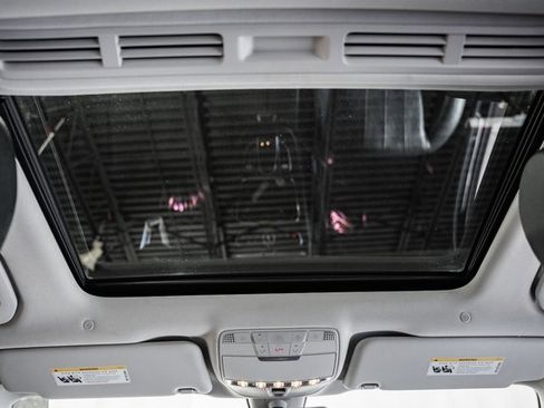 Used 2018 Mercedes-Benz E 300 4MATIC image 29