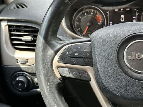 Used 2016 Jeep Cherokee Latitude w/ Cold Weather Group AWD/4WD image 8