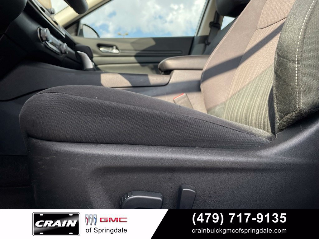 Used 2025 Nissan Altima 2.5 SV FWD image 10
