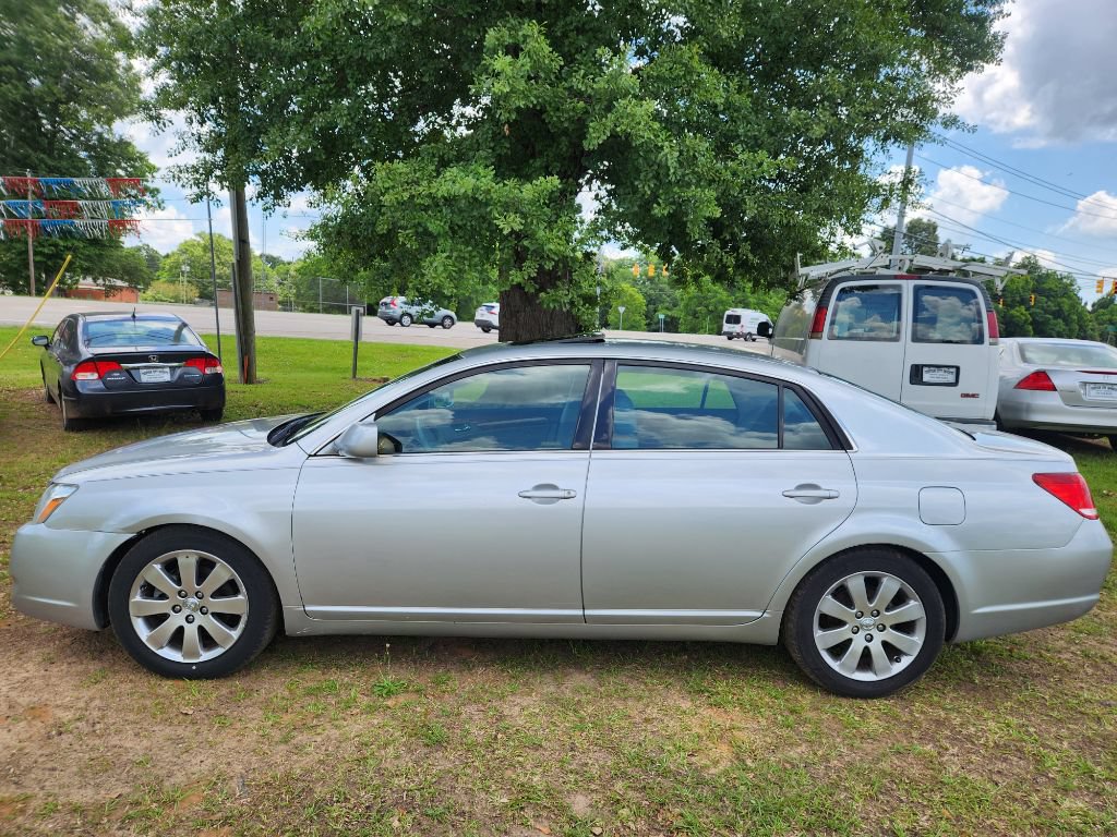 Used 2005 Toyota Avalon XLS FWD image 3