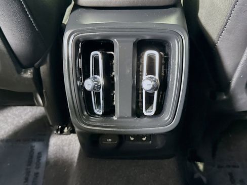 Used 2021 Volvo XC40 T5 R-Design image 25