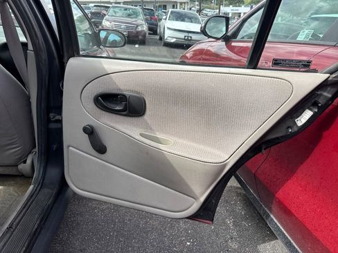 Used 1997 Saturn S-Series SL image 20