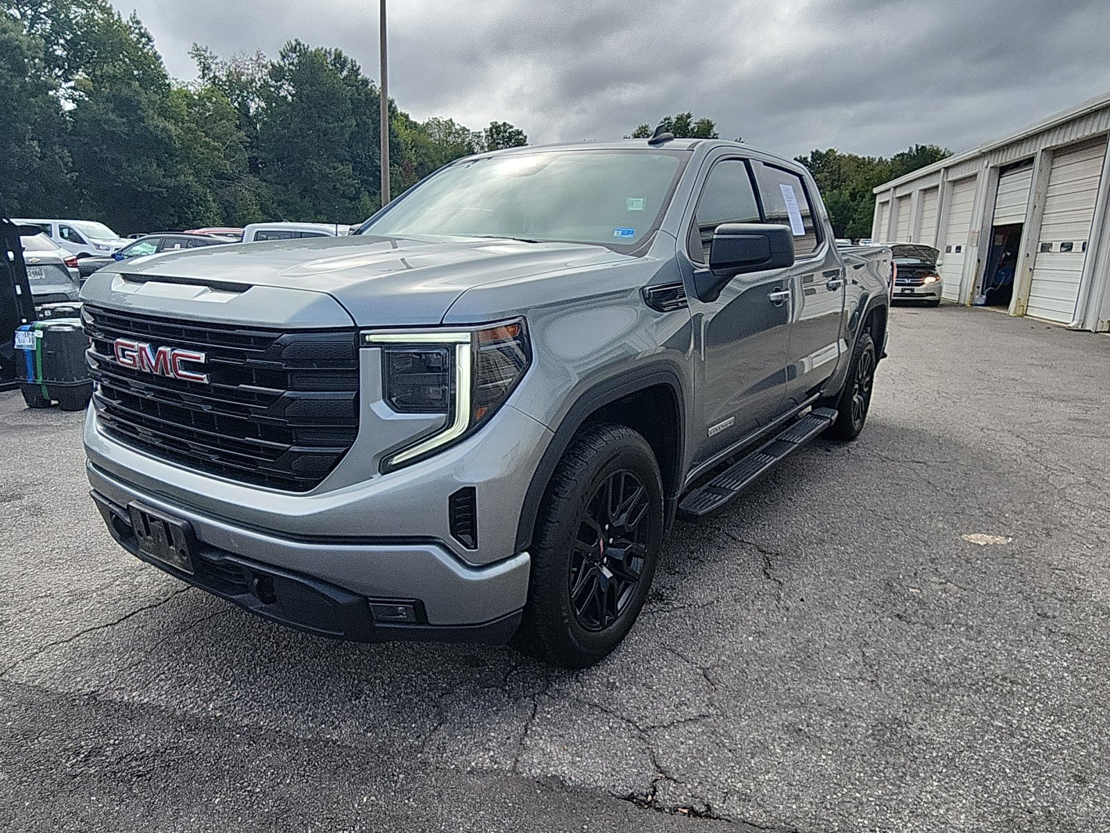 Used 2024 GMC Sierra 1500 Elevation AWD/4WD image 1
