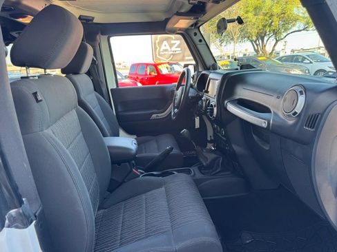 Used 2011 Jeep Wrangler Rubicon w/ PWR Convenience Group AWD/4WD image 29