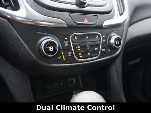 Used 2020 Chevrolet Equinox LT w/ Driver Convenience Package image 7