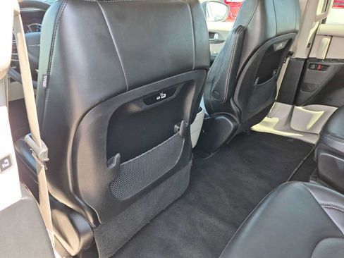 Used 2023 Chrysler Pacifica Touring-L FWD image 16