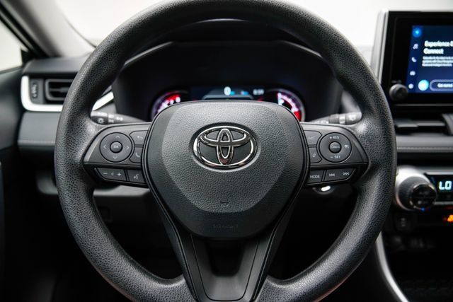 Used 2025 Toyota RAV4 XLE AWD/4WD image 23