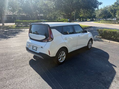 Used 2025 Kia Soul LX FWD image 7