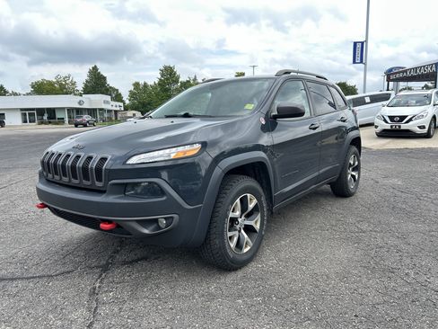 Used 2016 Jeep Cherokee Trailhawk w/ Comfort/Convenience Group AWD/4WD image 8