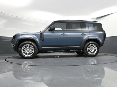 Used 2025 Land Rover Defender 110 S image 29