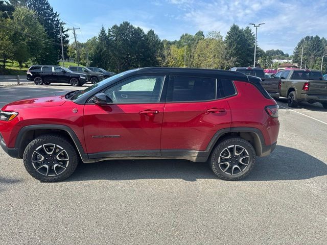 Certified 2025 Jeep Compass Trailhawk w/ Trailhawk Elite Group AWD/4WD image 14