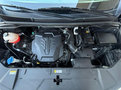 Used 2024 Kia Carnival EX image 13