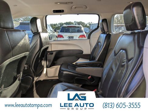 Used 2017 Chrysler Pacifica Touring-L image 15