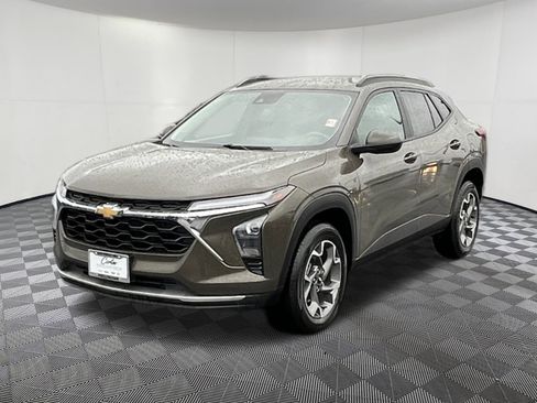 Used 2024 Chevrolet Trax LT image 3