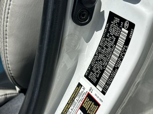 Used 2016 Toyota Avalon Limited w/ Toyota Safety Sense Package image 26