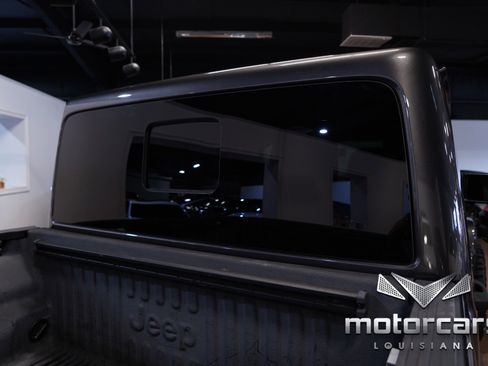 Used 2020 Jeep Gladiator Overland image 17