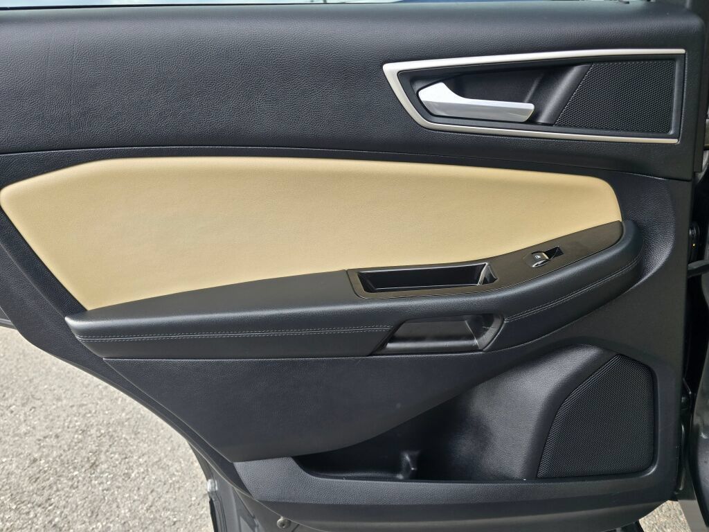 Used 2019 Ford Edge SEL w/ Equipment Group 201A FWD image 16