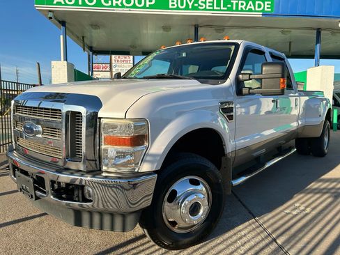 Used 2010 Ford F350 Lariat image 2