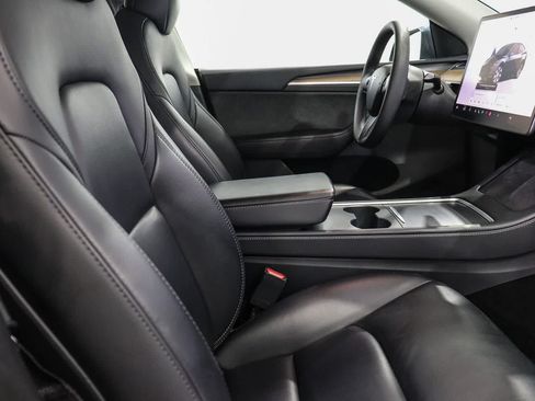 Used 2023 Tesla Model Y 2WD image 17