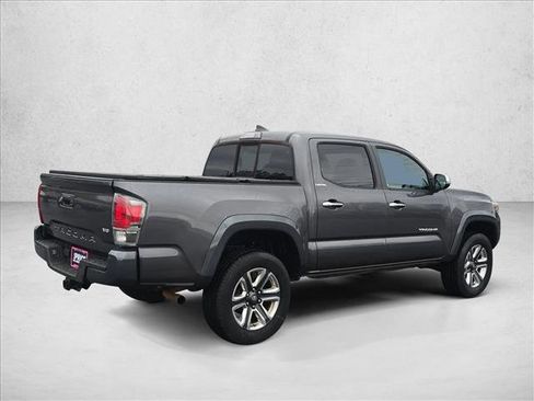 Used 2016 Toyota Tacoma Limited w/ Towing Package image 5