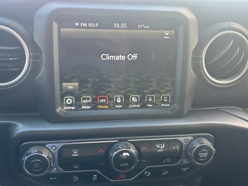 Used 2018 Jeep Wrangler Unlimited Sahara image 10