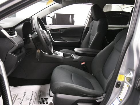 Used 2021 Toyota RAV4 LE w/ Carpet Mat Package (TMS) AWD/4WD image 10