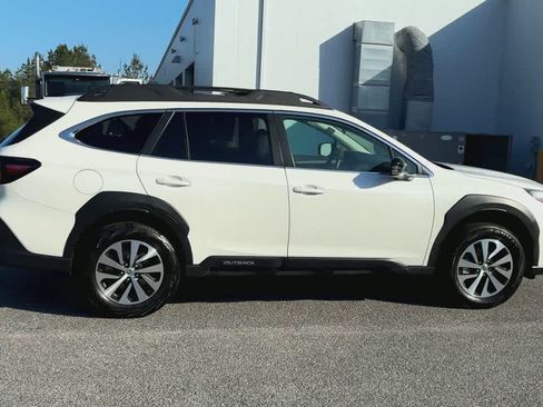Used 2025 Subaru Outback Premium AWD/4WD image 9