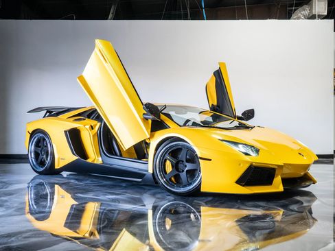 Used 2013 Lamborghini Aventador LP 700-4 image 2
