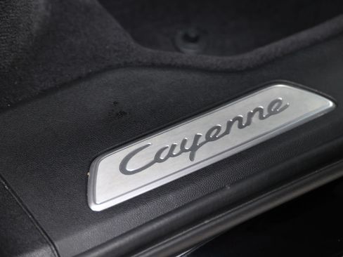 Used 2021 Porsche Cayenne Turbo S AWD/4WD image 88