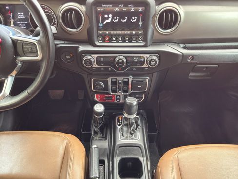 Certified 2020 Jeep Gladiator Rubicon AWD/4WD image 18