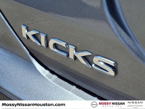 Used 2022 Nissan Kicks SV FWD image 7