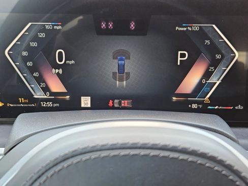 Used 2023 BMW X7 M60i w/ Executive Package image 9