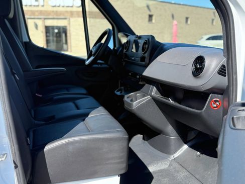 Used 2020 Mercedes-Benz Sprinter 3500 w/ Exterior Lighting Package image 16
