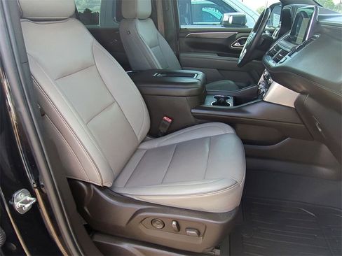 Used 2022 GMC Yukon XL SLT w/ SLT Premium Package image 28