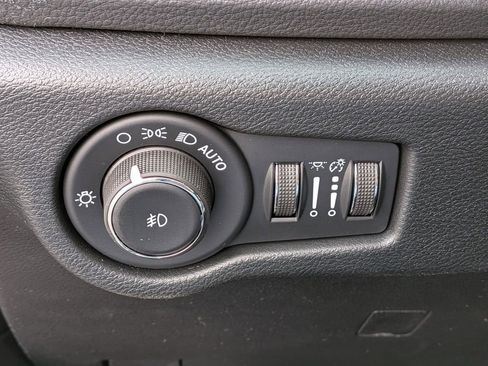 New 2026 Chrysler Pacifica Select w/ S Appearance Package image 16