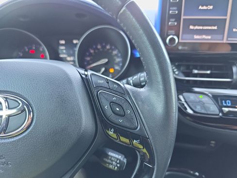 Used 2022 Toyota C-HR XLE FWD image 17