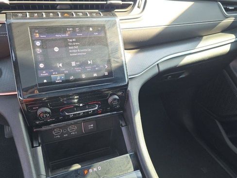 Used 2024 Jeep Grand Cherokee Laredo X RWD image 8