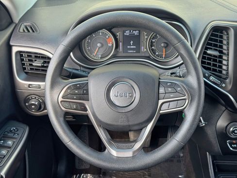 Used 2019 Jeep Cherokee Latitude w/ Popular Appearance Group FWD image 18