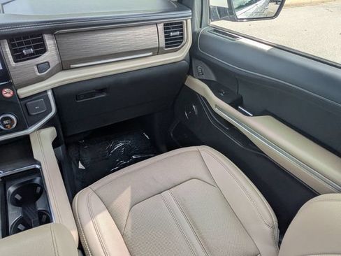 Used 2024 Ford Expedition Limited AWD/4WD image 18
